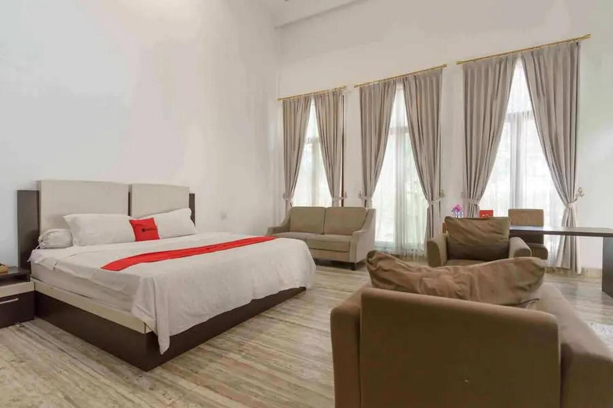 Reddoorz Premium Near Stasiun Lenteng Agung Rumah tetamu 3*