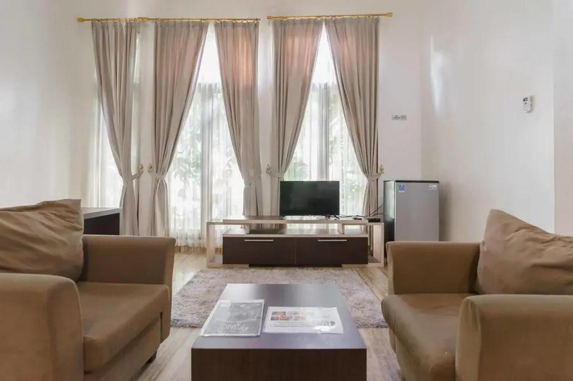 Rumah tetamu Reddoorz Premium Near Stasiun Lenteng Agung