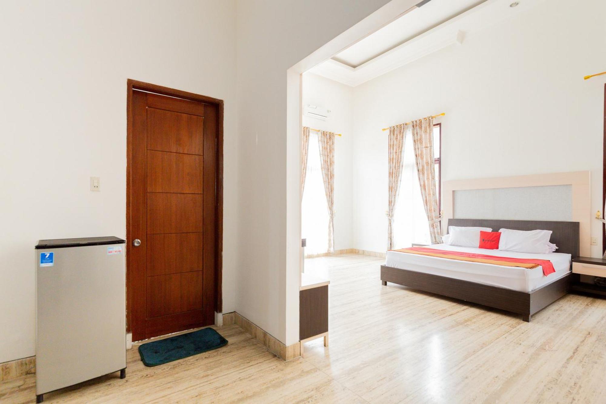 Rumah tetamu Reddoorz Premium Near Stasiun Lenteng Agung Jakarta