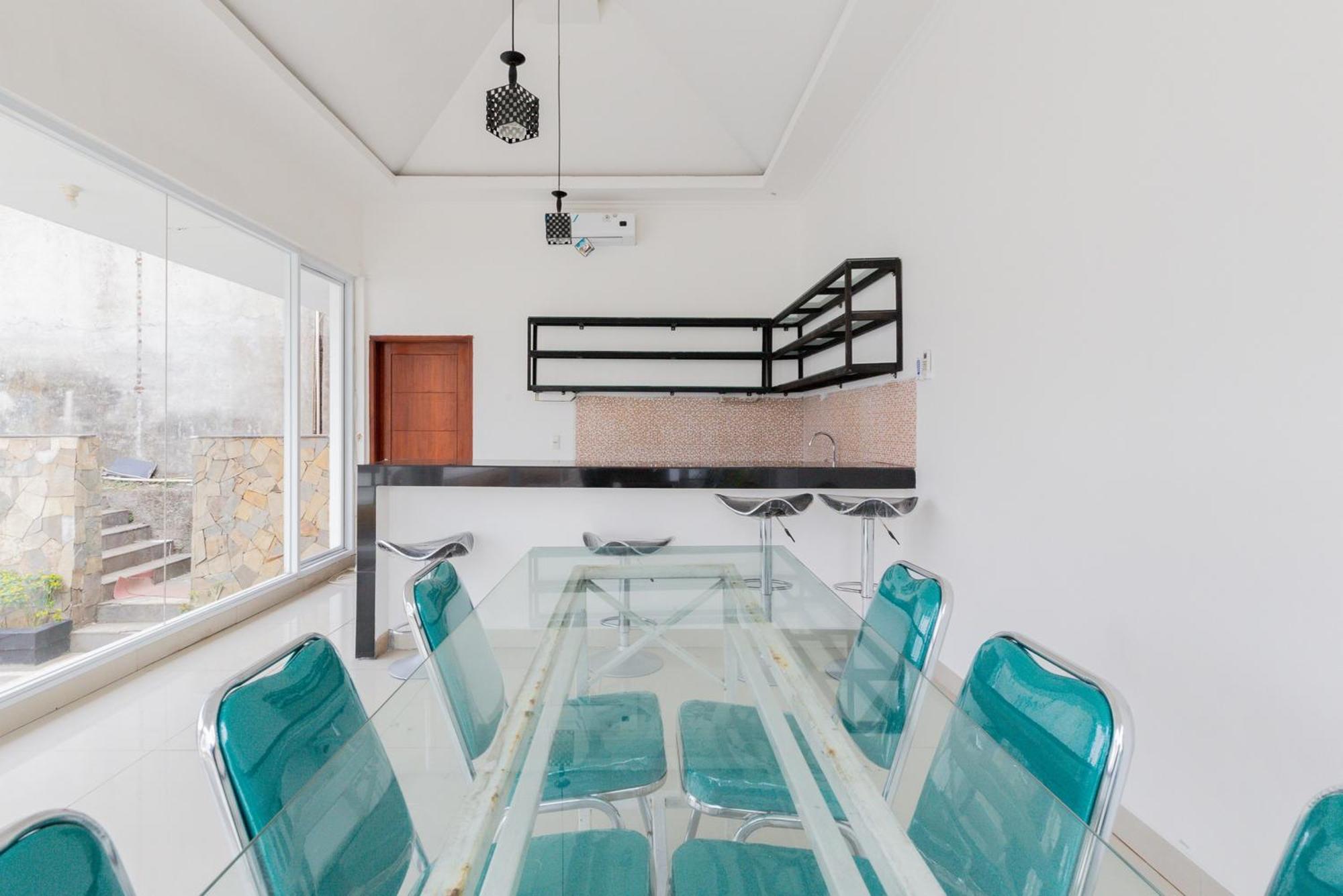 Reddoorz Premium Near Stasiun Lenteng Agung Rumah tetamu 3*