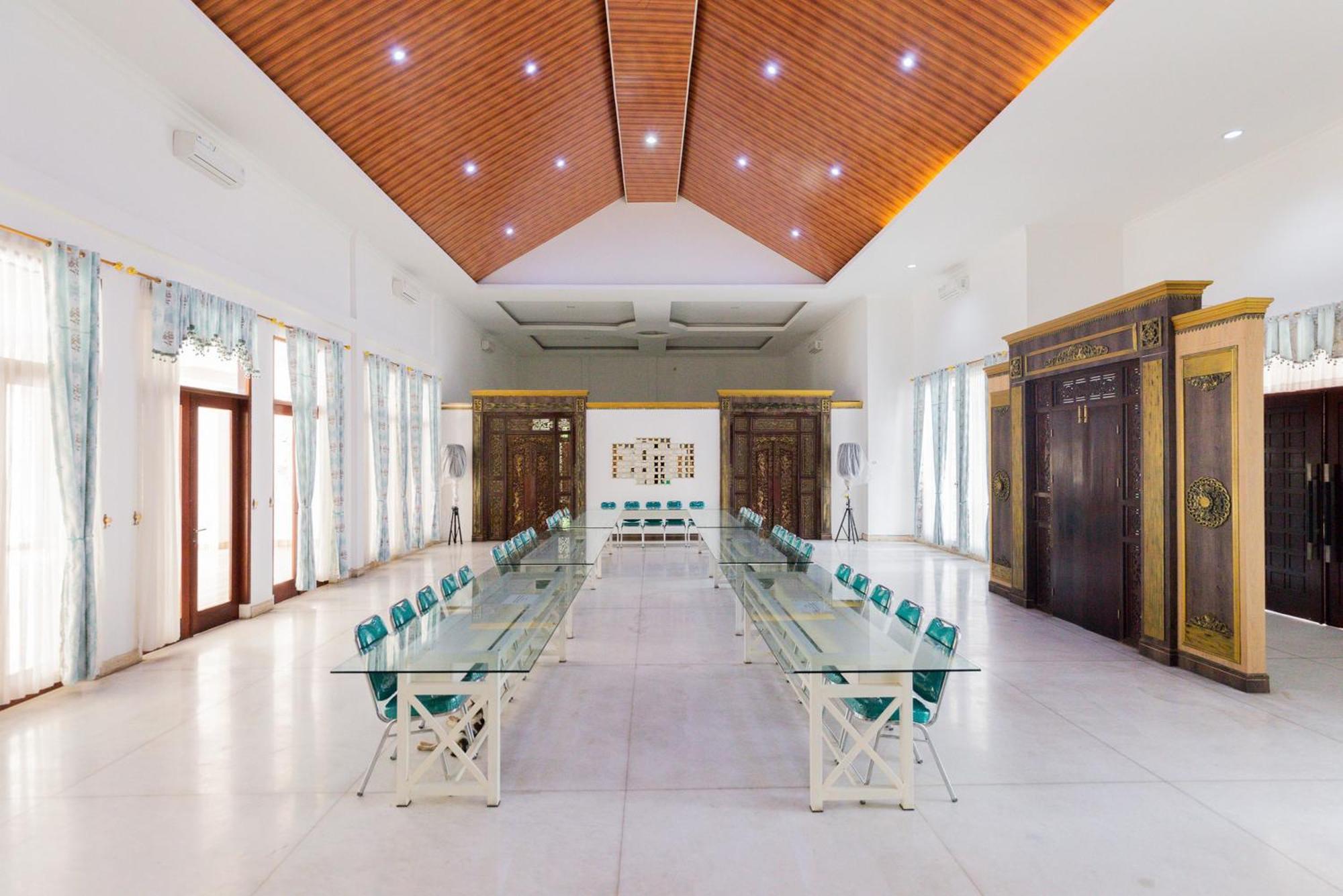 Rumah tetamu Reddoorz Premium Near Stasiun Lenteng Agung Jakarta