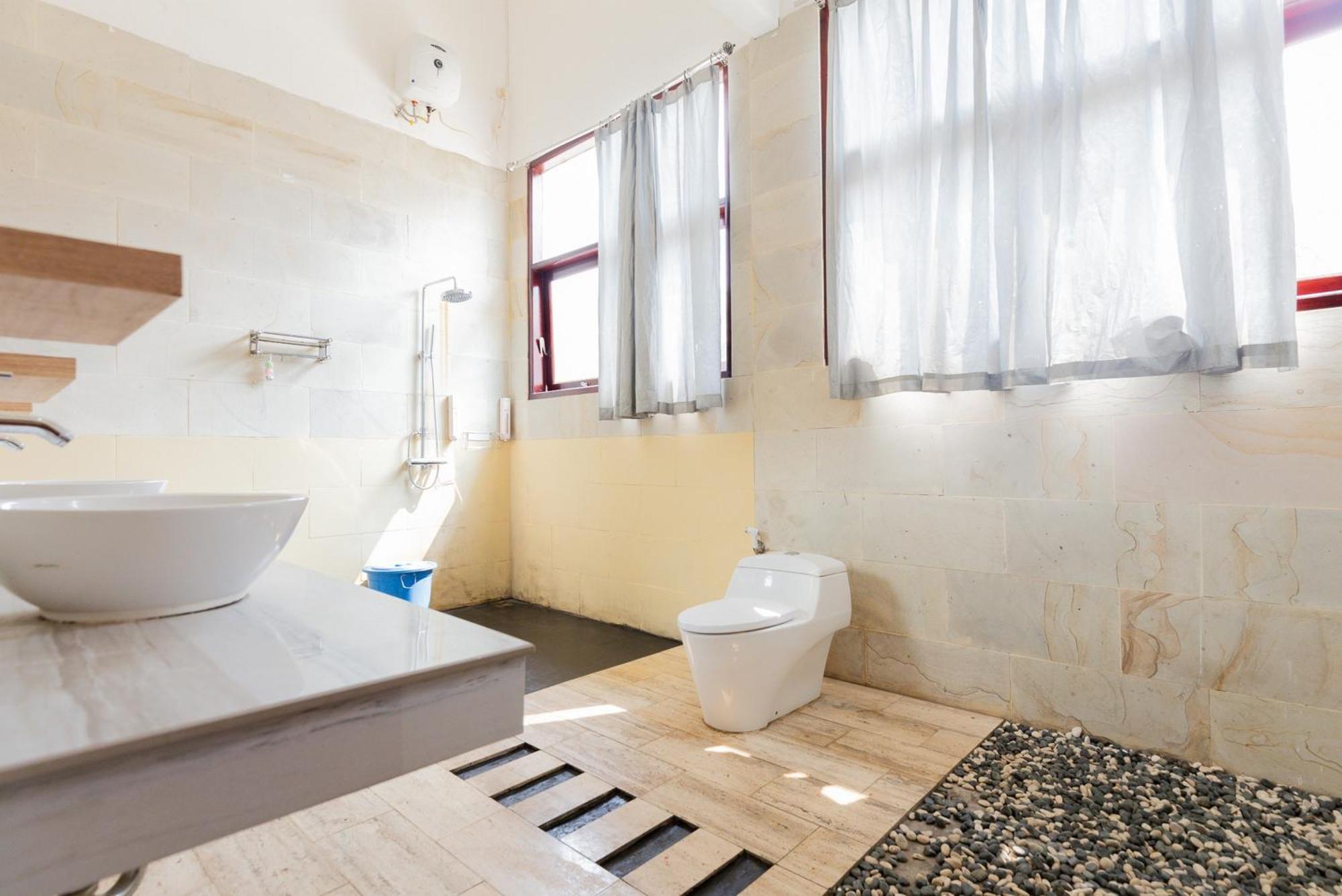 Reddoorz Premium Near Stasiun Lenteng Agung 3*