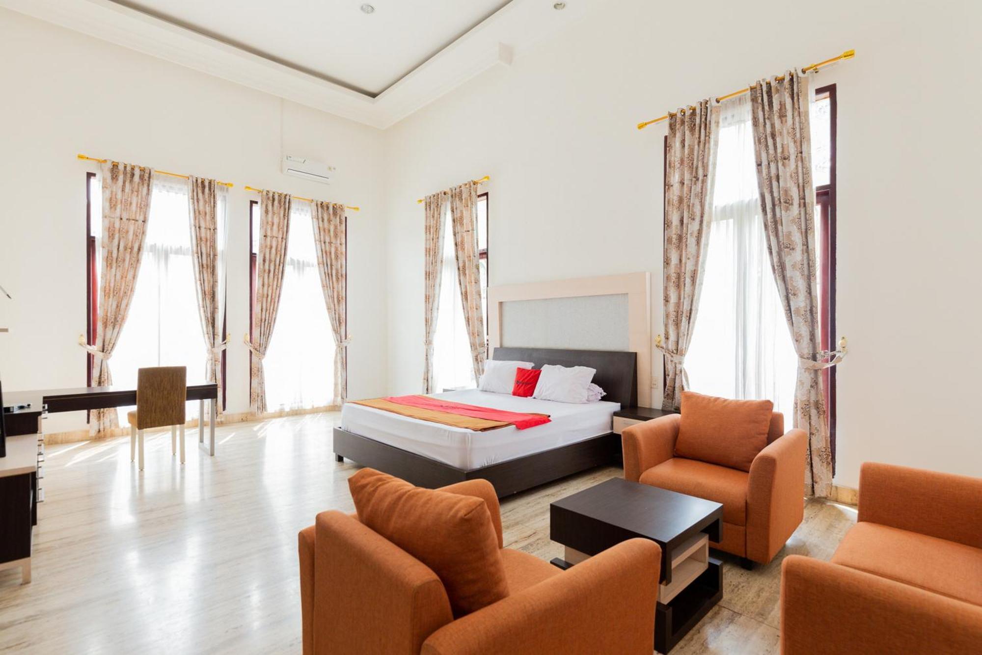 Reddoorz Premium Near Stasiun Lenteng Agung Jakarta
